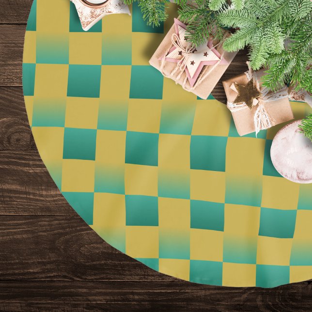 Elegantes kariertes Muster in Grün und Gold Polyester Weihnachtsbaumdecke (Von Creator hochgeladen)