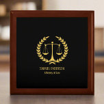 Elegantes klassisches Black & Gold Rechtsanwaltsge Erinnerungskiste<br><div class="desc">Elegante klassische Black & Gold Anwälte Business Geschenkboxen Es ist das ideale Geschenk für jeden Anwalt oder Anwaltskanzlei. Es ist eine einzigartige und nachdenkliche Art,  Wertschätzung zu zeigen und einen großen Eindruck zu machen. Es ist sicher ein Schlag im Büro.</div>
