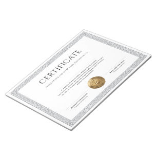 Elegantes klassisches Diplom-Zertifikat mit golden Notizblock