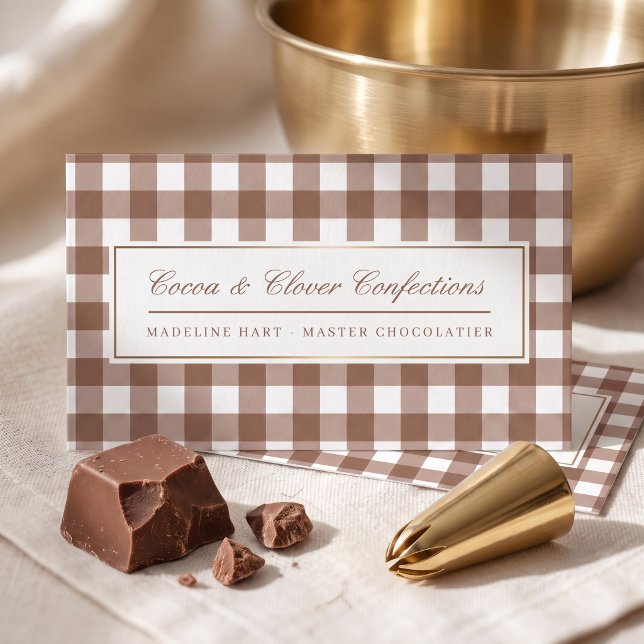Elegantes klassisches Karomuster Visitenkarte (Simulated business cards on table)