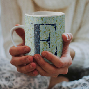 Elegantes, klassisches Monogramm E in Blau mit Phr Kaffeetasse