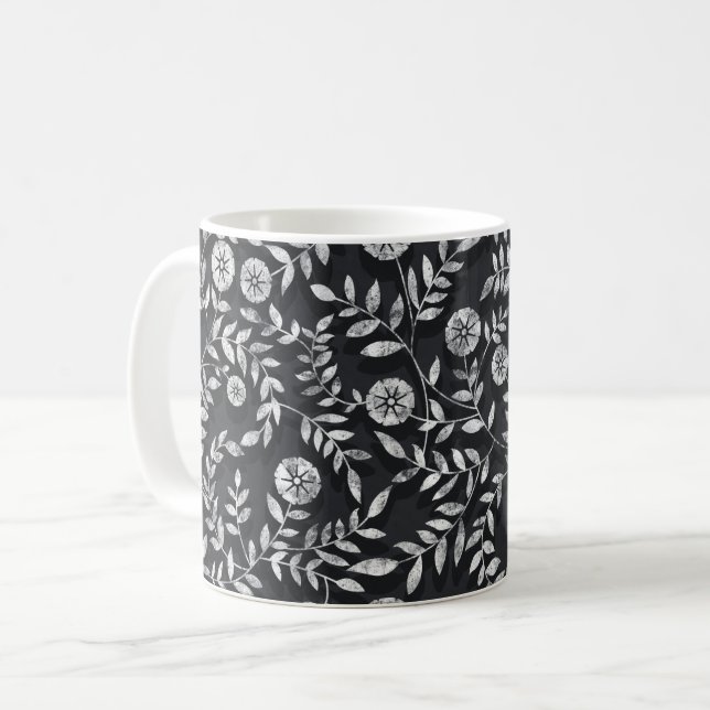Elegantes Kreidetafel-Blumenmuster Kaffeetasse (Vorderseite Links)