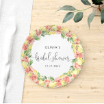 Elegantes Lemon Blume Brautparty Paper Pappteller<br><div class="desc">Tauchen Sie ein in das zauberhafte Brautparty unserer Gegenstände! Dieses Design ist ein zarter Tanz von Eleganz und Lebhaftigkeit, die zeitlose Schönheit der rosa Rosen mit der Frische der Aquarelllemonen vermischt. Das Ergebnis ist ein visuell atemberaubendes Meisterwerk, das Romantik und Frische verkörpert. Set vor dem Hintergrund des botanischen Charmes laden...</div>