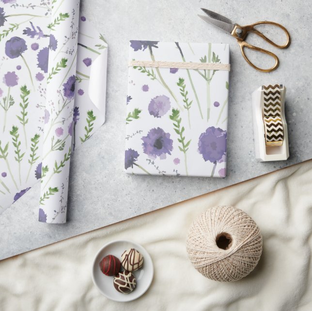 Elegantes Lila Grünes Blumenmuster Geschenkpapier (Kunsthandwerk)