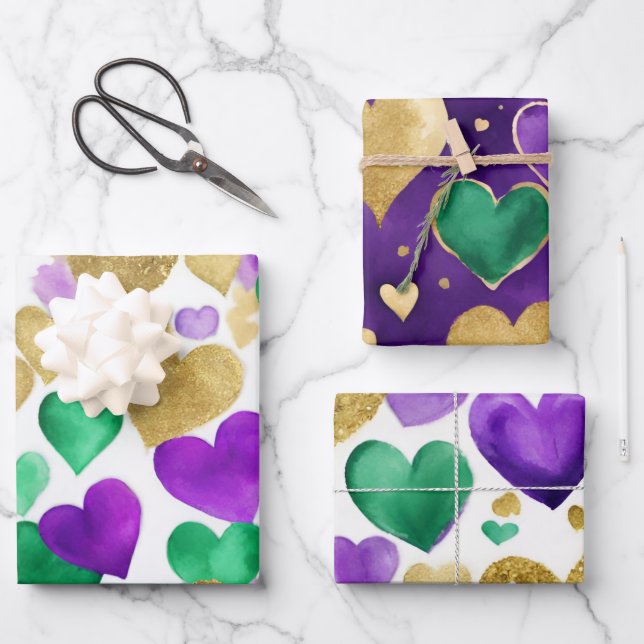 Elegantes Lila, grünes und goldenes Herz Mardi Gra Geschenkpapier Set (Vorderseite)