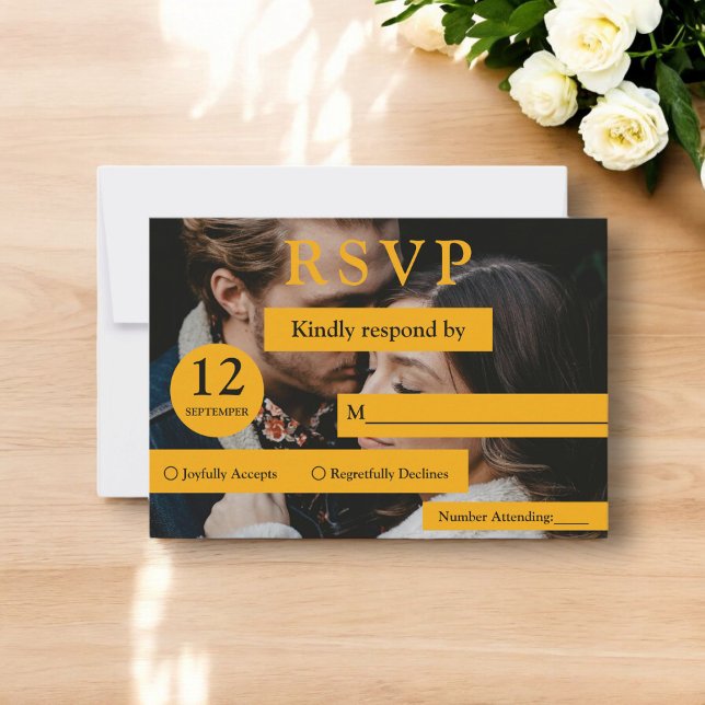 Elegantes Magazin Cover Yellow Modern Foto Wedding RSVP Karte (Von Creator hochgeladen)