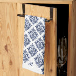 Elegantes Marineblau auf weißen Vintagen Damasken Geschirrtuch<br><div class="desc">Elegantes Vintages,  blumenfeuerförmiges Muster in marineblau auf weißem Hintergrund kann man sich ändern. Optional anpassbares Monogramm.</div>