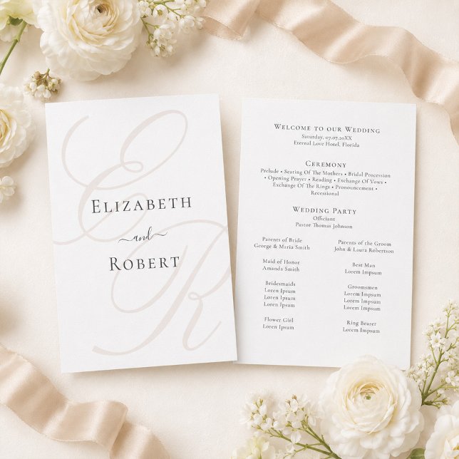 Elegantes Minimalistisches Beige Monogram Wedding  Programm (Minimalist Monogram Wedding Program Card on a table with white flowers and beige silk ribbons)