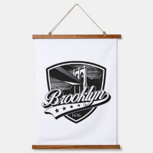 Elegantes Minimalistisches Brooklyn Logo-Design Wandteppich Mit Holzrahmen