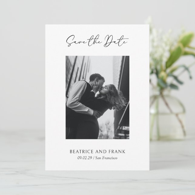 Elegantes Minimalistisches einfaches Foto Moderne  Save The Date (Stehend Vorderseite)