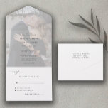 Elegantes minimalistisches Schwarz-Weiß-Foto All In One Einladung<br><div class="desc">Moderne,  minimale Typografie in einem einladenden und uAwg Hochzeitsgeschenk und eine Einladungsvorlage mit einem schicken,  trendigen Kalligraphieskript.             Einfach mit Ihrem Foto und den Details auf beiden Seiten personalisieren! Die Einladung eignet sich für klassische feierliche,  neutrale Hochzeiten.</div>