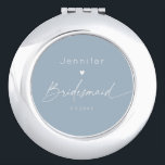 Elegantes minimalistisches, staubblaues Brautjungg Taschenspiegel<br><div class="desc">Elegante minimalistisch staubige blaue Bridesmaid Geschenk Compact Mirror Matching Gegenstände sind erhältlich.</div>