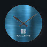 Elegantes Mit Monogramm gebürstetes Metallic Blue Runde Wanduhr<br><div class="desc">Personalisierte elegante Mit Monogramm gebürstete Metallic Blue Round Clock.</div>