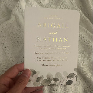 Elegantes, modernes grünes Leaf Wedding Golden Folieneinladung