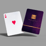 Elegantes modernes lila und goldfarbenes mit Monog Spielkarten<br><div class="desc">Klassische, hochklassige mit Monogramm Spielkarten Set in dunklem lila Indigoleder mit einem Imitat goldfarbenen Kupfer metallisch glänzend Quadrat. Einfach mit Ihrem Monogramm / Name oder Geschäftsinitalien personalisieren. Ein elegantes Geschäftsgeschenk für Berater, Berater, persönliche Stylist, Makeup-Künstler, Friseurin, Salon-Manager, Zuhause-Innenarchitekten oder Architekten, Boutiquen-Besitzer, Lifestyle-Blogger, Künstler, berufliche Dienstleister für Luxusunternehmen. Es kann auch...</div>