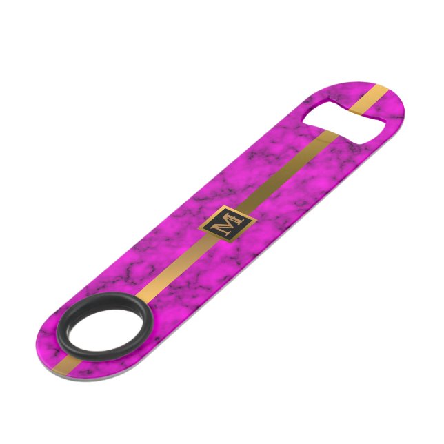 Elegantes, modernes Mit Monogramm Marmorschwarz Speed Flaschenöffner (Vorderseite Schrägansicht)