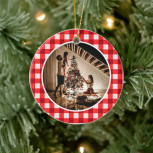 Elegantes modernes rotes kariertes Weihnachtsfamil Keramik Ornament