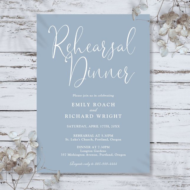 Elegantes, modernes Script Dusty Blue Probe Dinner Einladung (Elegant Modern Script Dusty Blue Rehearsal Dinner Invitation)