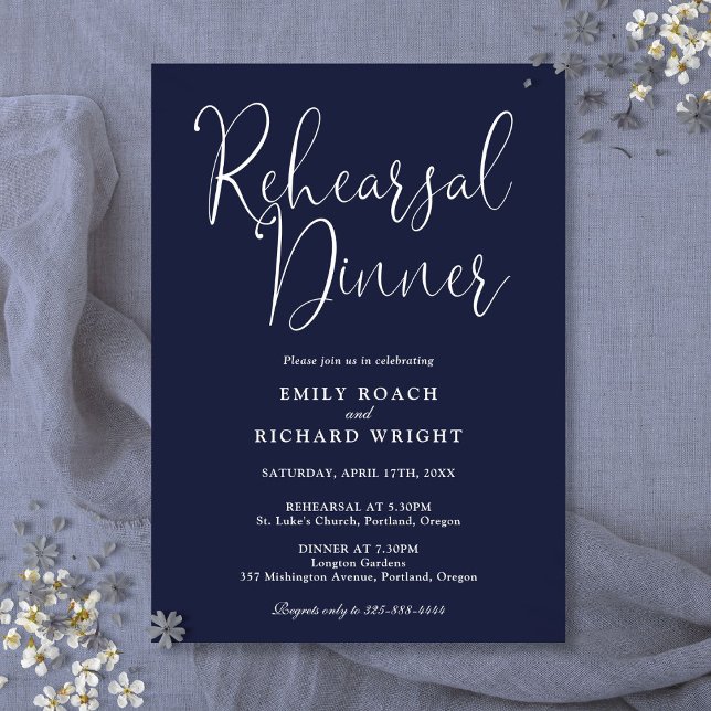 Elegantes, modernes Script Navy Blue Probe Dinner Einladung (Elegant Modern Script Navy Blue Rehearsal Dinner Invitation)