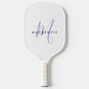 Elegantes modernes weißes Lavendel-Script-Monogram Pickleball Schläger