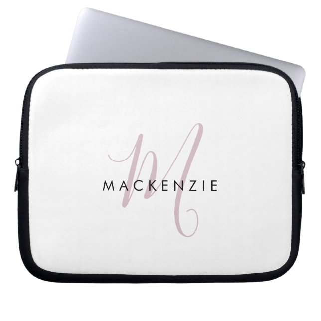 Elegantes, modernes White Blush Pink Script Monogr Laptopschutzhülle (Vorderseite)