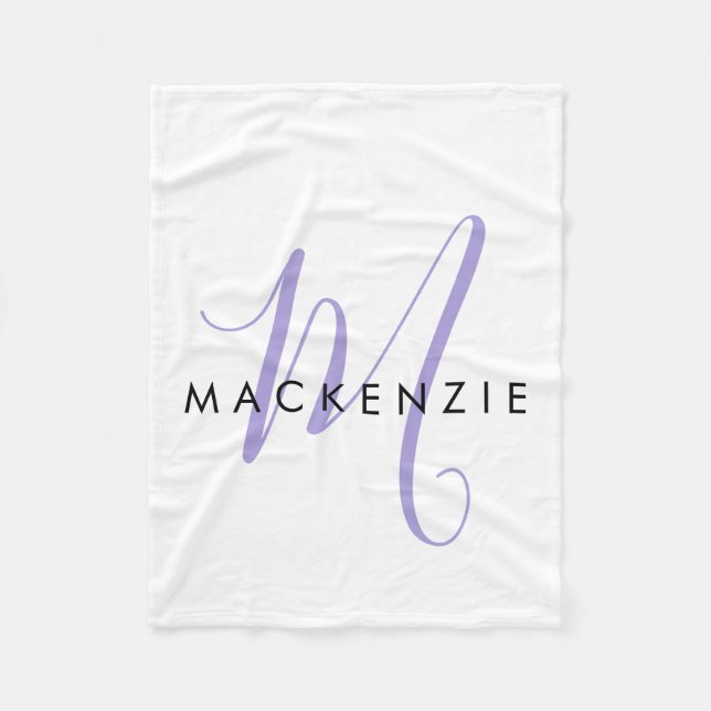 Elegantes, modernes White Lavender Script Monogram Fleecedecke (Vorderseite)