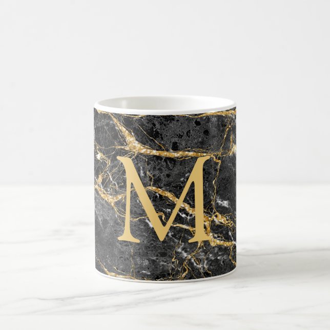 Elegantes Monogramm aus schwarzem Marmor Kaffeetasse (Mittel)