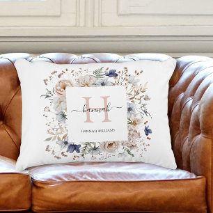 Elegantes Monogramm Hübsche Beige Blaue Blumen Flo Dekokissen