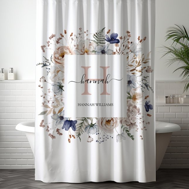 Elegantes Monogramm Hübsche Beige Blaue Blumen Flo Duschvorhang (In situ)