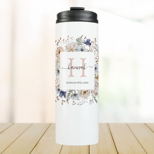 Elegantes Monogramm Hübsche Beige Blaue Blumen Flo Thermosbecher (In situ)