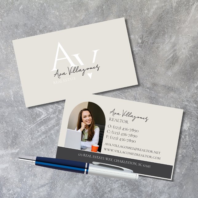 Elegantes Monogramm Logo Neutral Beruflich Visitenkarte (Elegant and professional agent business card that makes a great first impression!)