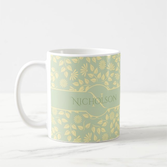 Elegantes Monogramm Name Leaf Muster Pastel Grün Kaffeetasse (Links)