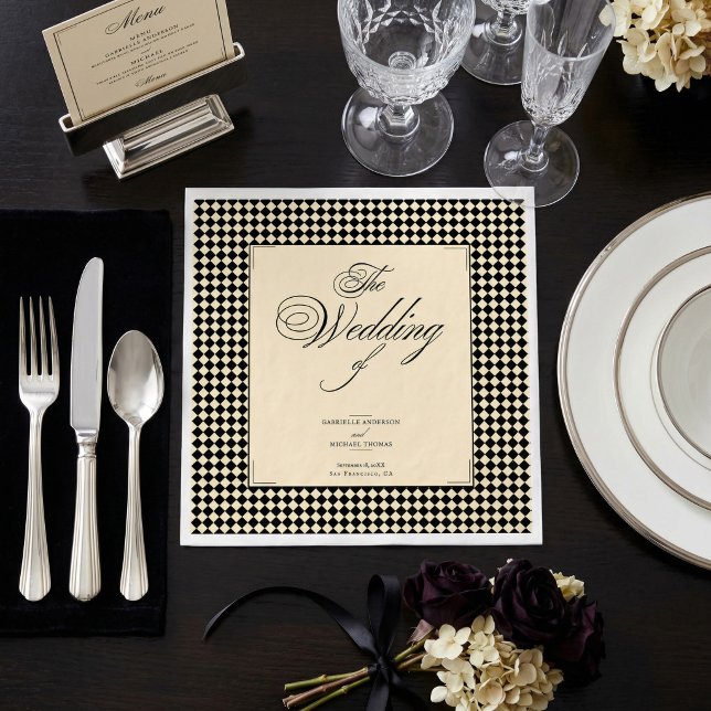 Elegantes Monogramm Schwarz Creme Schachbrettmuste Serviette (Von Creator hochgeladen)