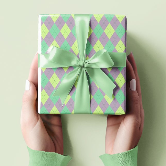 Elegantes Muster Lila und grüner Raute Geschenkpapier (Cute Green, Purple and Lime Argyle Pattern. Childrens Birthdays, St Patrick's Day. Diamonds Pattern)