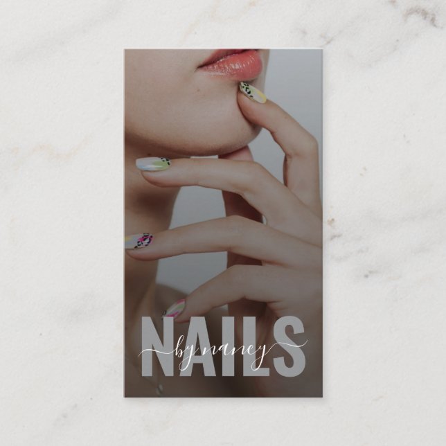 Elegantes Nageldesigner-Foto Monogramm QR-Code  Visitenkarte (Vorderseite)