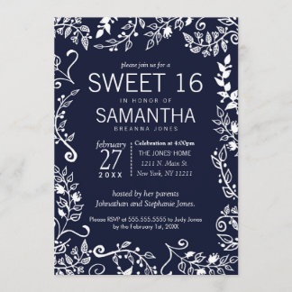 Elegantes Navy Blue und White Floral Sweet 16 Einladung