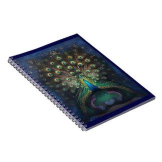 Elegantes Notebook mit einem anmutigen Pfauenmotiv Notizblock