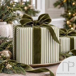 Elegantes olivgrünes und weißes dünn gestreiftes geschenkpapier