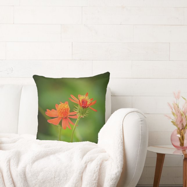 Elegantes Orange Blumenwirbelkissen Kissen (Liege)