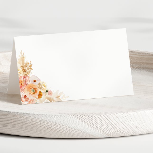 Elegantes Peach and Cream mit Monogram Wedding Platzkarte (Von Creator hochgeladen)