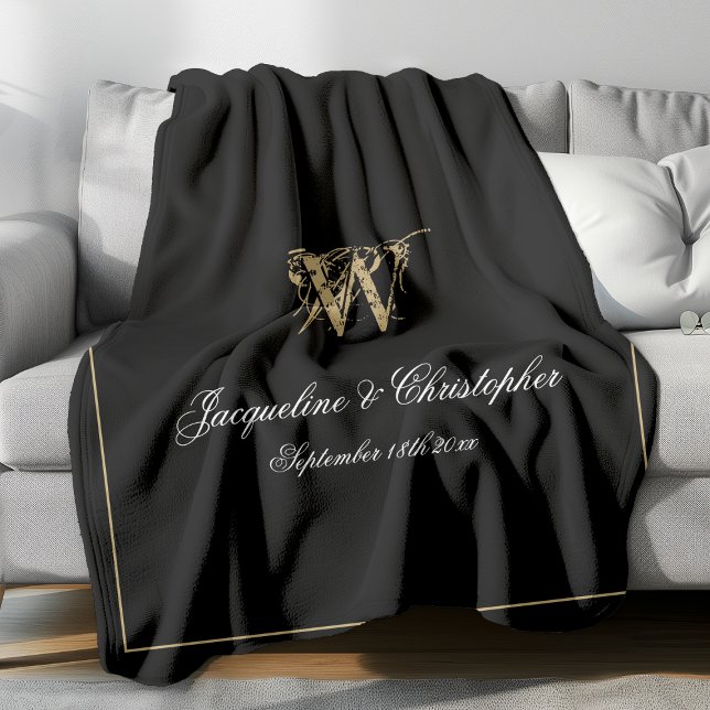 Elegantes Personalisiertes, frisch gezogenes Keepa Fleecedecke (Gold monogram with white names on black fleece blanket)