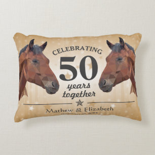Elegantes Pferd, individuelles Gold zur 50. Hochze Zierkissen