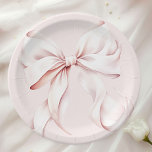 Elegantes Pink Bow Baby Brautparty Pappteller<br><div class="desc">Elegante,  rosafarbene Teller,  die sich perfekt für Babyduschen oder Brautpartys eignen. Hintergrundbild von Freepik.</div>