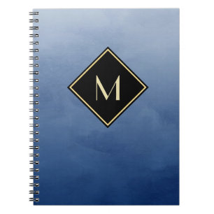 Elegantes Pinselblau mit einfachem Goldmonogramm Notizblock