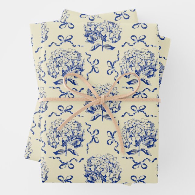 Elegantes Preppy Blue Beige Hydrangea Bow Muster Geschenkpapier Set (Beispiel)
