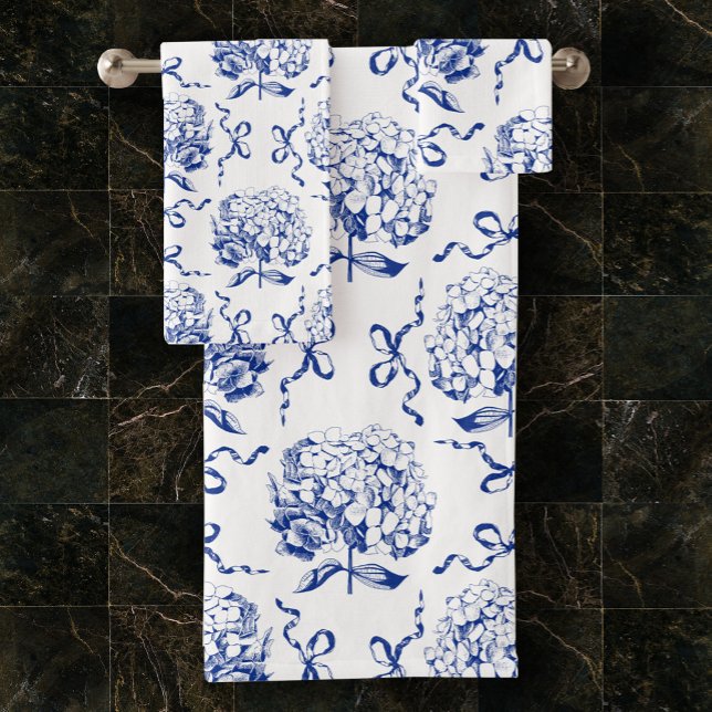 Elegantes Preppy Blue Hydrangea Bow Toile Muster Badhandtuch Set (Von Creator hochgeladen)
