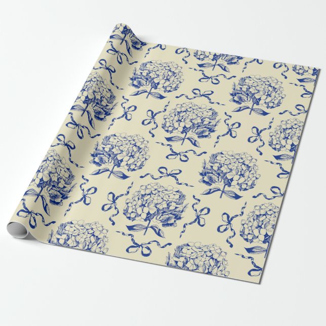 Elegantes Preppy Blue Toile Hydrangea Bow Muster Geschenkpapier (Ungerollt)