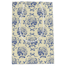 Elegantes Preppy Blue Toile Hydrangea Bow Muster Mittlere Geschenktüte