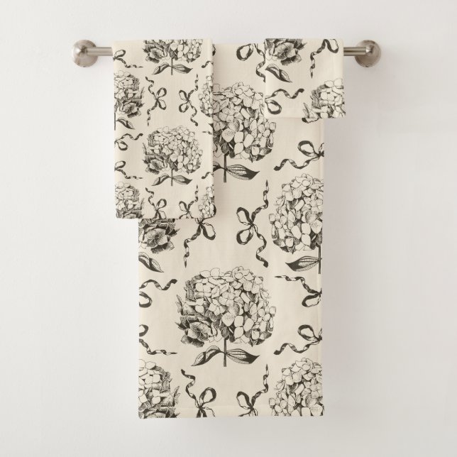 Elegantes Preppy-Hydrangea-Bow-Beige-Toile-Muster Badhandtuch Set (Insitu)