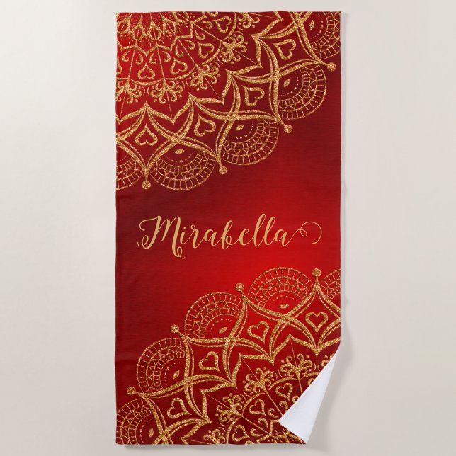 Elegantes Red and Gold Mandala Mit Monogramm Strandtuch (Vorderseite)